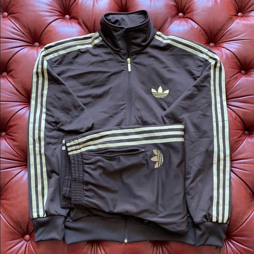 🔥FULL ADIDAS TRACKSUIT, BROWN+GOLD🔥
